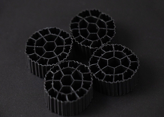 25 ملم × 10 ملم الحجم المرشح البلاستيكي الوسائط العذراء HDPE المواد MBBR الكرات الحيوية