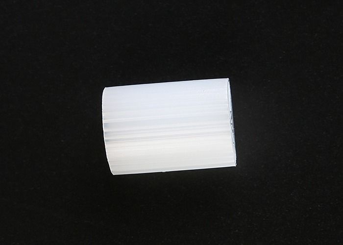 اللون الأبيض MBBR Bio Media المادة البكر HDPE 15 * 15mm الحجم لمعالجة مياه الصرف الصحي