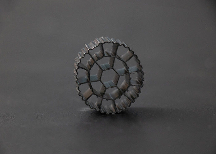 اللون الأسود العائم 25 * 12MM Mbbr الوسائط المرشحة البيولوجية مواد HDPE