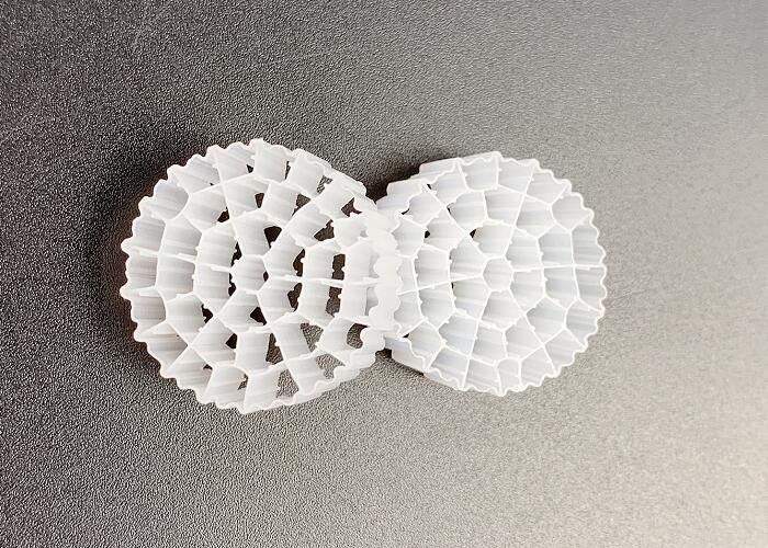 الأنبوب الحيوي MBBR وسائل المرشحات البلاستيكية 800m2/M3 السطح الكبير