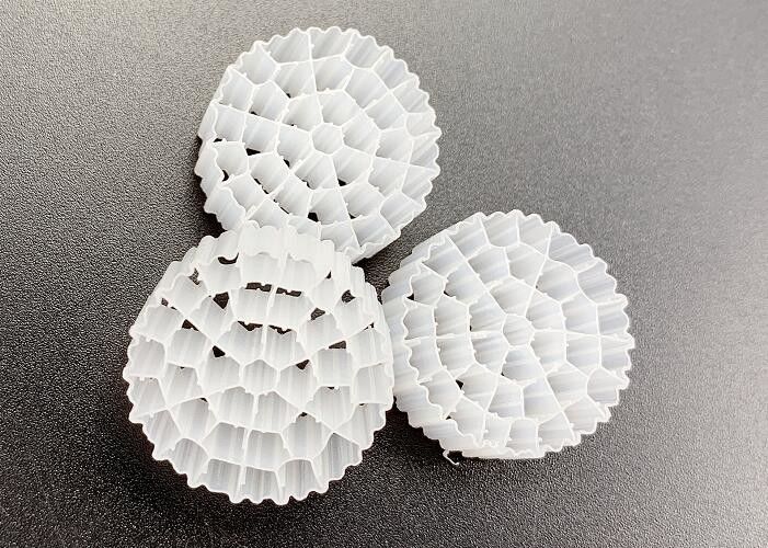 MBBR Biocell Media اللون الأبيض MBBR منتج الفلتر العائم FDA Safty