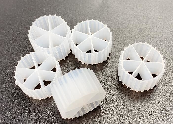 PE04 مساحة واسعة اللون الأبيض MBBR بيوميديا 6 غرف 800m2/M3