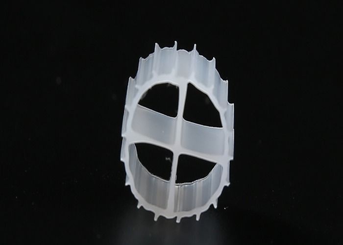 مادة PE مقاومة للصدمات أحواض الأحياء المائية MBBR فلتر الوسائط الملون الأبيض حامل fda 11 * 7MM حامل MBBR Biofilm
