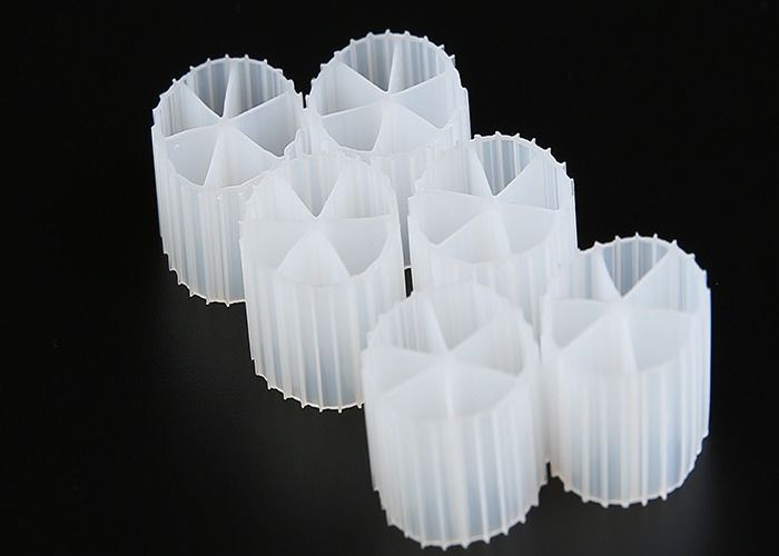 حمامات الأسماك MBBR Bio Media K1 فلتر السرير المتحرك مادة HDPE العذراء 85% مسامية
