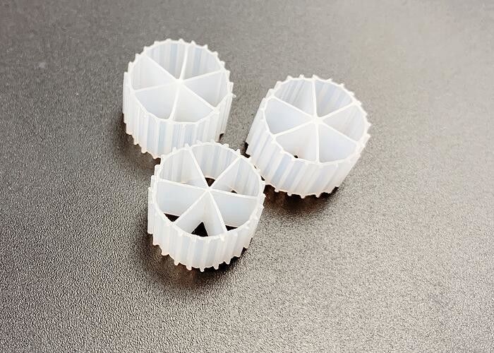 IFAS HDPE اللون الأبيض MBBR السرير المتحرك مفاعل الفيلم الحيوي خزان الهواء إزالة القرش