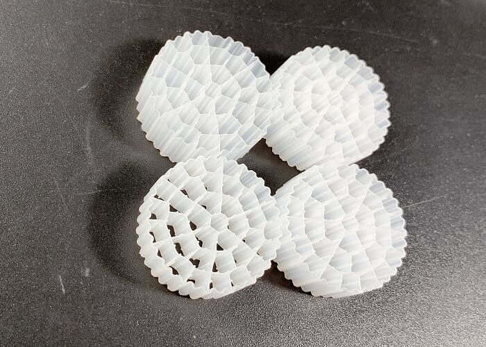 اللون الأبيض SBR معالجة المياه العملية MBBR الوسائط المرشحة ROHS REACH